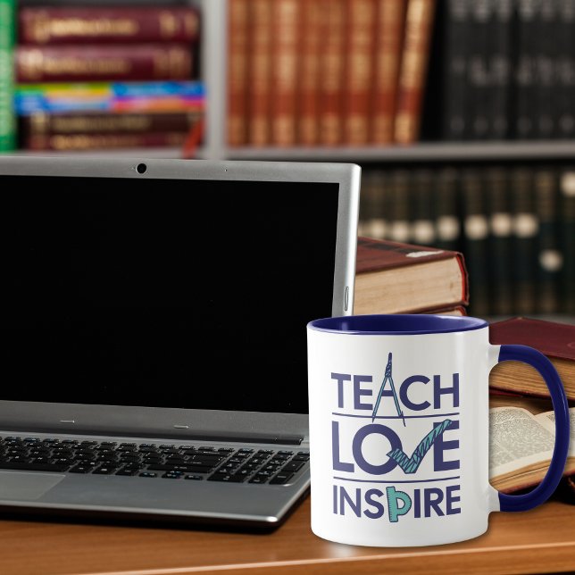 Taza Enseñar amor inspira al profesor Inspirador (Subido por el creador)