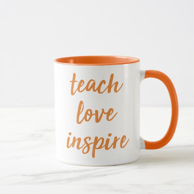 Taza Enseñe al amor inspiran el | frase inspiradora (Derecha)