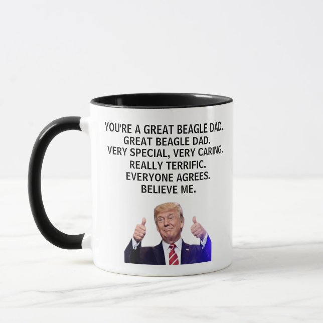 Taza Eres un papá beagle muy grande, gracioso Trump (Izquierda)