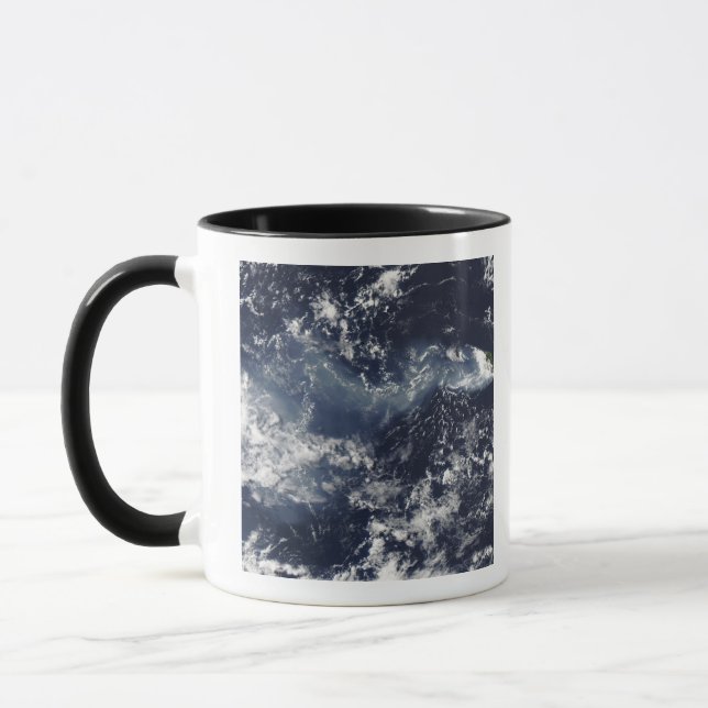 Taza Erupción de Piton de la Fournaise, Isla Reunión (Izquierda)