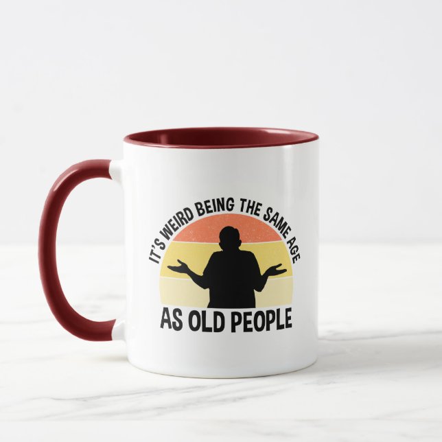 Taza Es raro ser de la misma edad que los ancianos (Izquierda)