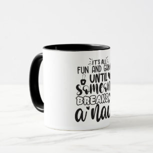 Taza Es todo diversión y juegos...Técnico de uñas diver