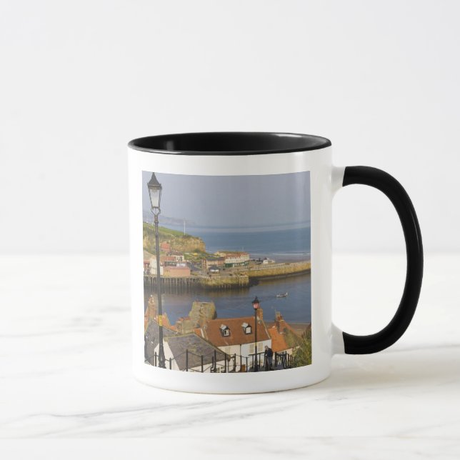 Taza Escalones que bajan hasta el puerto, Whitby, Norte (Derecha)