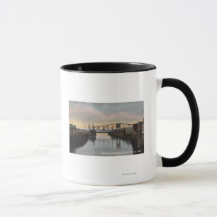 Taza Escena de la tarde en el río de Wishkah