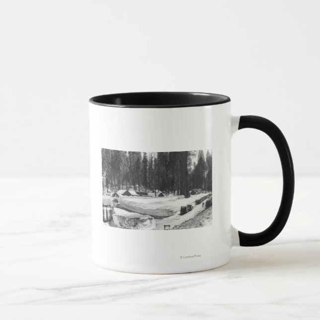 Taza Escena de nieve en parque nacional Sequoia en alde (Derecha)