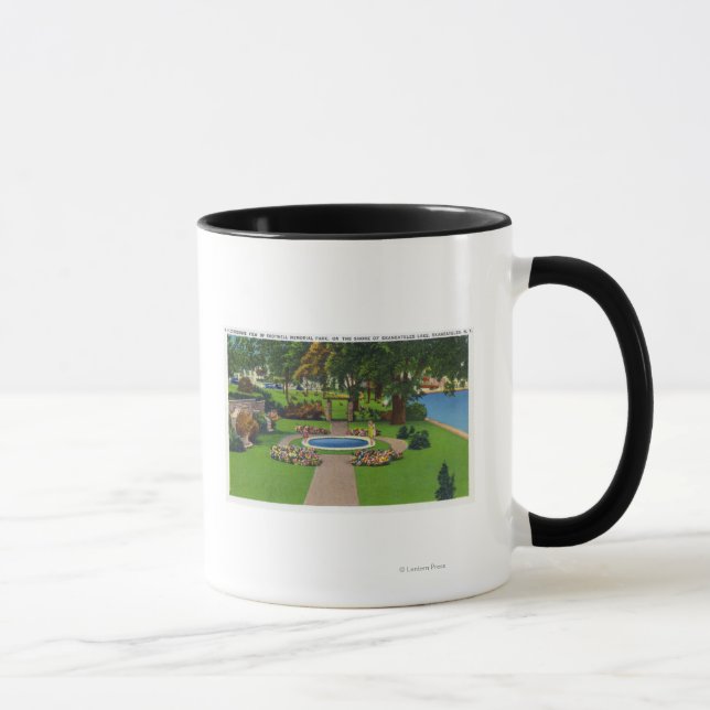 Taza Escena en el parque conmemorativo Shotwell, junto  (Derecha)