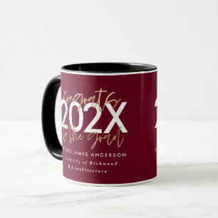 Taza escritura burgundy y dorada moderna con diseño de 