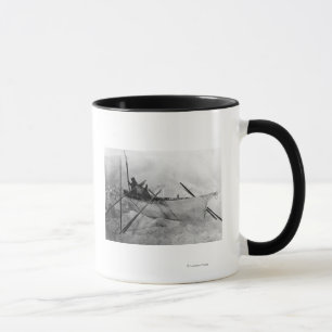Taza Eskimo en barco hecho con piel llamado Omiak