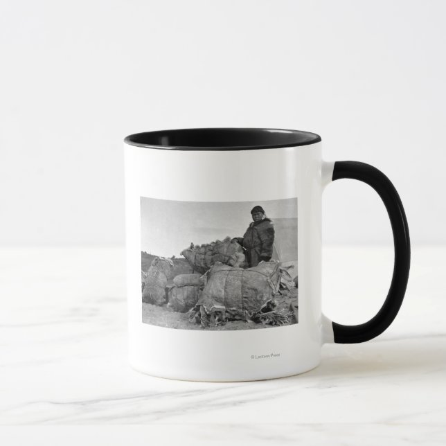 Taza Eskimo Fur Dealer en Nome, Alaska Fotografía (Derecha)
