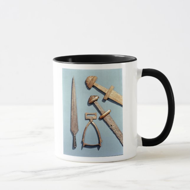 Taza Espadas, estribo y punta de lanza de Viking (Derecha)