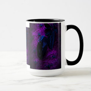 Taza Espeluznante Rosa de material negro, arañas negras