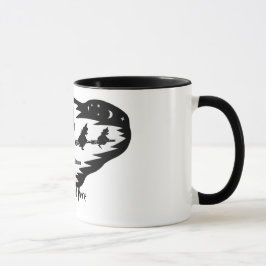 Taza espeluznantes brujas negras voladoras sobre palill