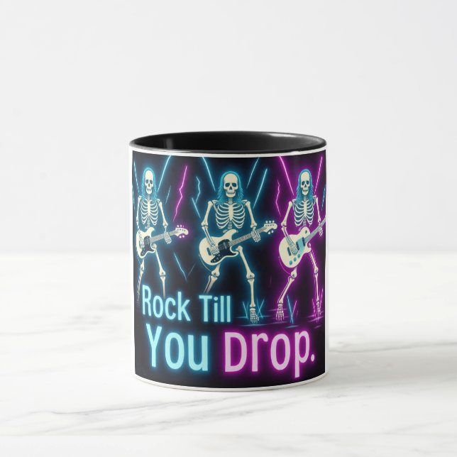 Taza Esqueletos de Neon Rock Hard Halloween Mug (Centro)