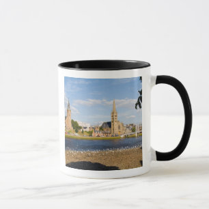 Taza Esquina y río de la pintoresca ciudad de Invernes