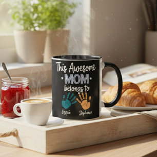 Taza Esta increíble mamá pertenece a los niños de las h