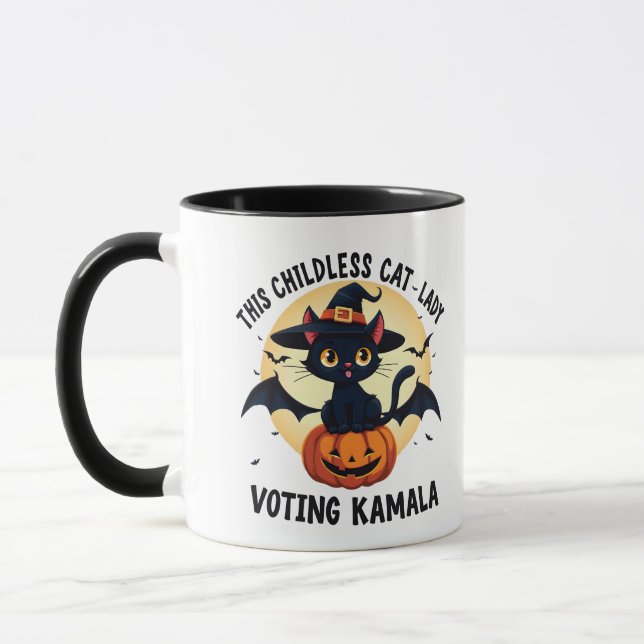 Taza Esta inmadura dama de gato vota por Kamala Hallowe (Izquierda)