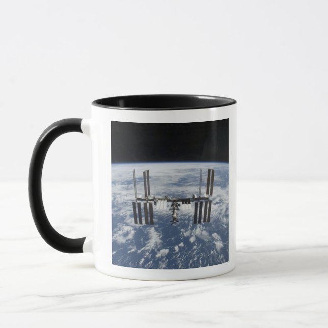 Taza Estación Espacial Internacional en órbita (Izquierda)