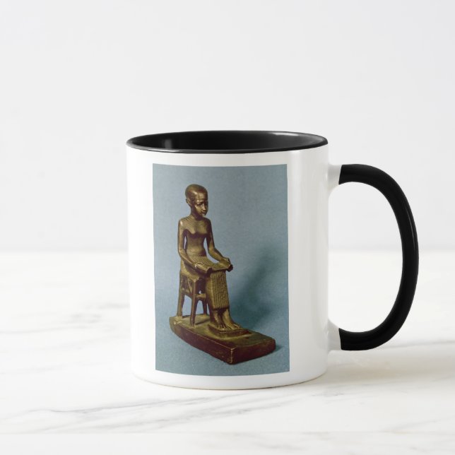 Taza Estatua asentada de Imhotep que sostiene un (Derecha)