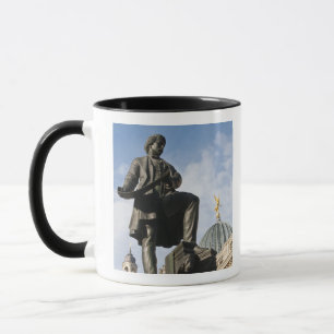 Taza Estatua con cúpula de vidrio en el edificio Kunstv