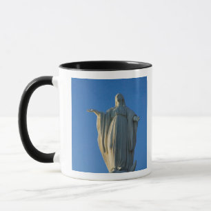 Taza estatua de 118 pies de la Virgen María en San