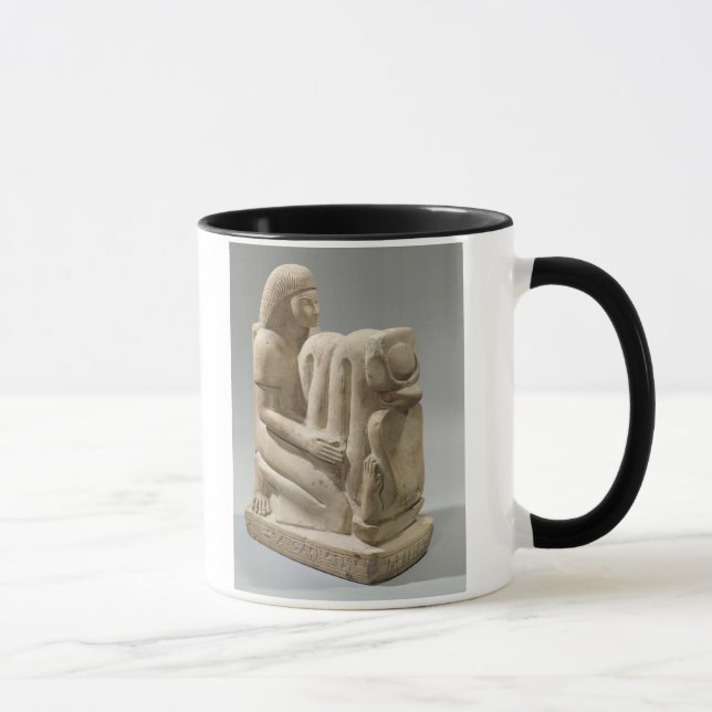 Taza Estatua de Setau que presenta a la diosa Nekhb de (Derecha)