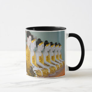 Taza Estatuas budistas en Umin Thounzeh