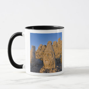 Taza Estatuas de cabezas colosales de Dioses que guarda
