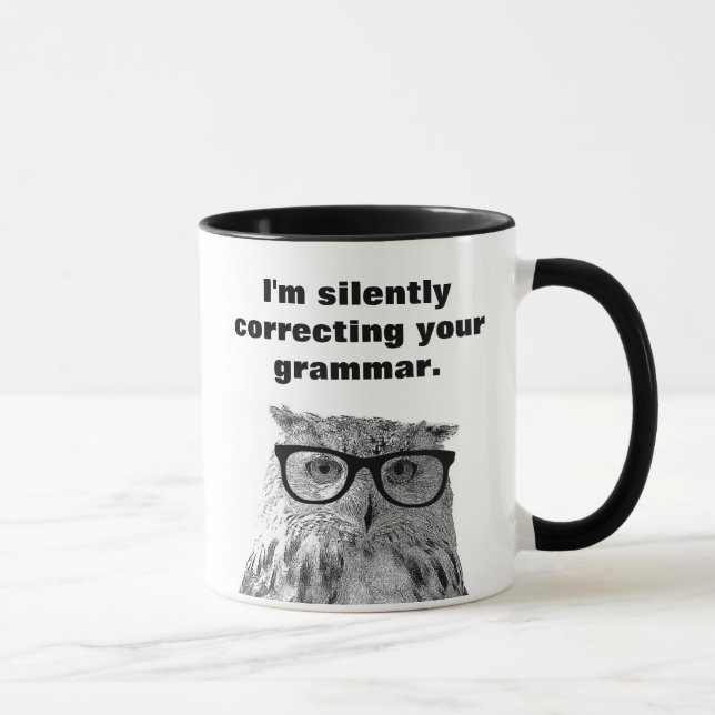 Taza Estoy corrigiendo silenciosamente tu gramática búh (Derecha)