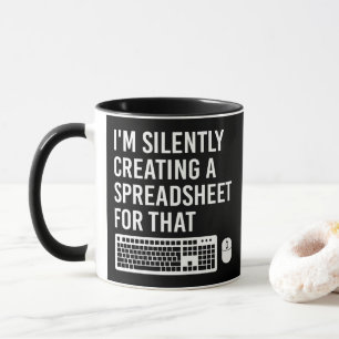 Taza Estoy creando silenciosamente una hoja de cálculo 