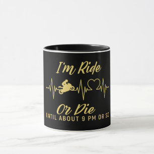 Taza Estoy viajando o muriendo en moto divertida
