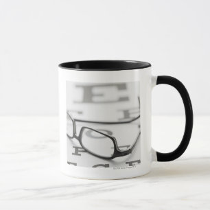 Taza Estudio tirado de lentes en carta de ojo