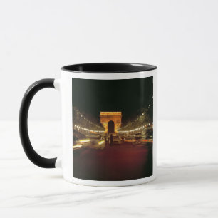 Taza Europa, Francia, París. Tráfico nocturno apresurad