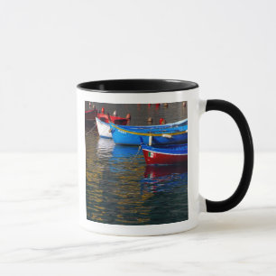 Taza Europa, Italia, Cinque Terre, barcos en Vernazza
