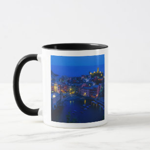 Taza Europa, Italia, Cinque Terre, Vernazza. Ladera