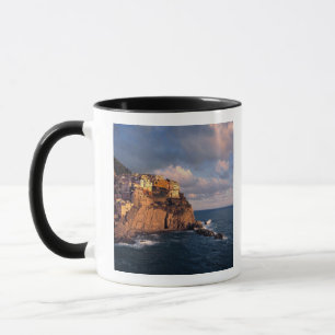Taza Europa, Italia, Manarola. Los acantilados anidados