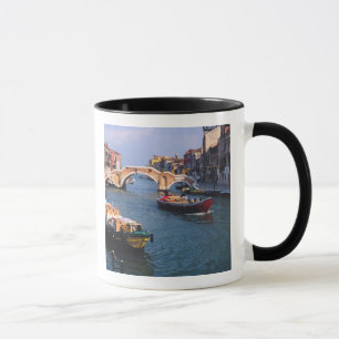 Taza Europa, Italia, Venecia. Barcos que traen
