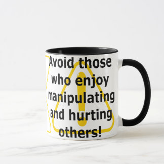 Taza Evitar a los que disfrutan manipulando y lastimand