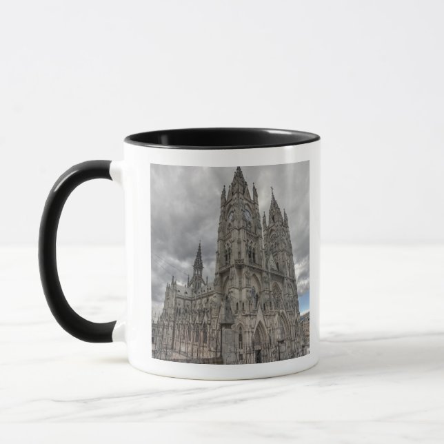 Taza Exterior de la Basílica en Quito, Ecuador (Izquierda)