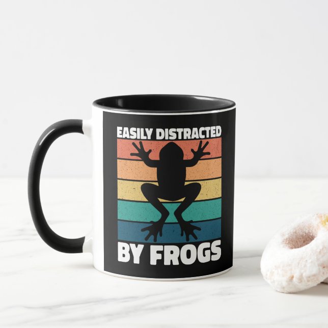 Taza Fácilmente Distraído Por Las Ranas Amantes Del Dis (Con donut)