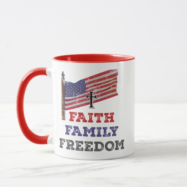 Taza Faith Family Freedom Cross con bandera (Izquierda)