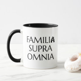 Taza Familia Supra Omnia - Cita latina
