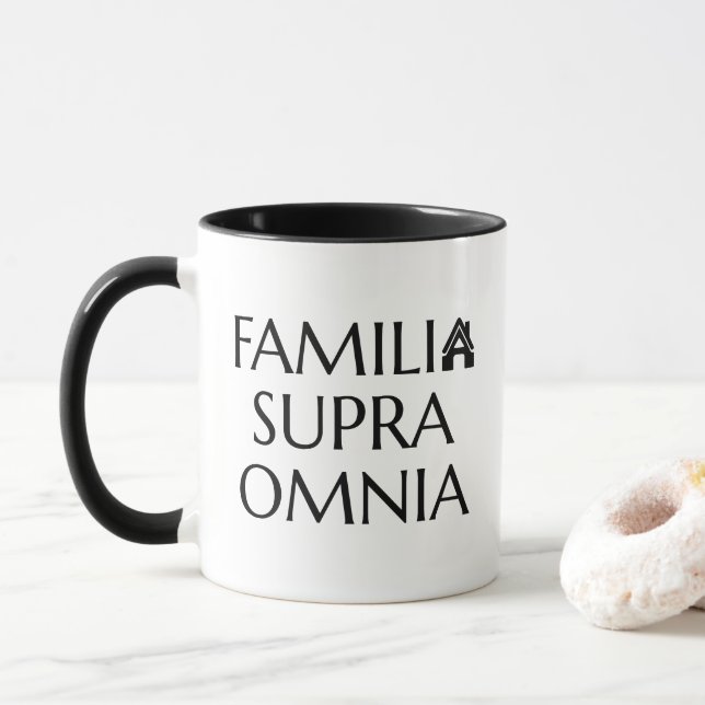 Taza Familia Supra Omnia - Cita latina (Con donut)