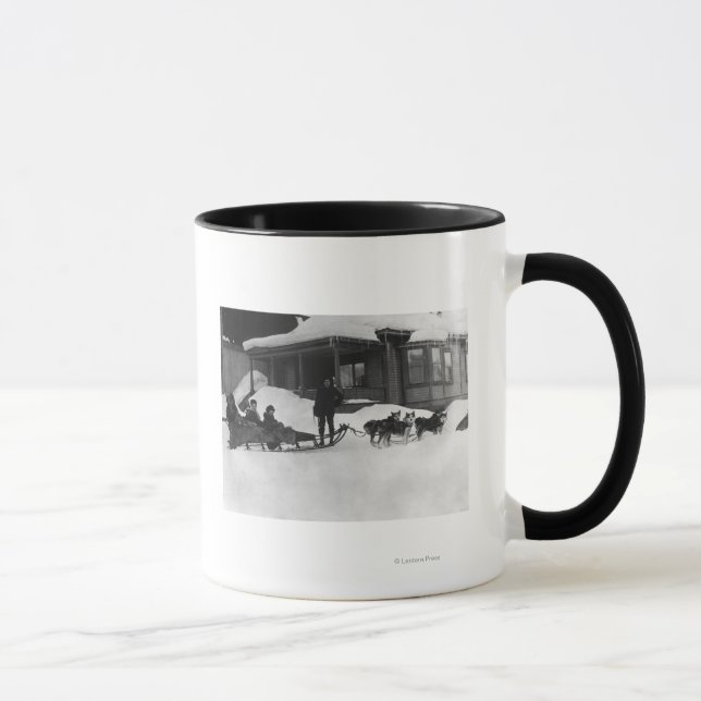 Taza Familia viajando por Dog Sled en Alaska (Derecha)