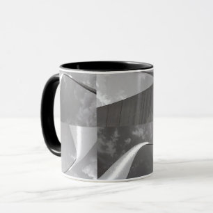 Taza Famoso Arco de la Puerta Negro, Blanco y Gris