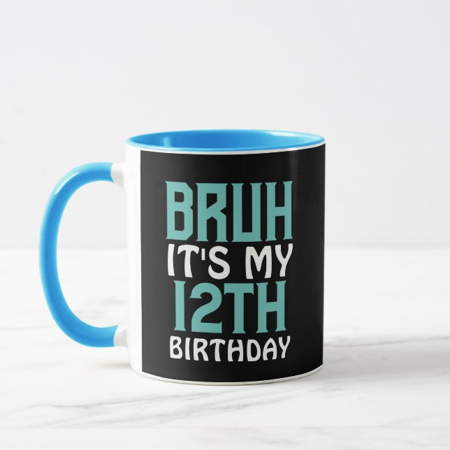 Taza Famoso cumpleaños personalizado Bruh es mi cumplea (Izquierda)
