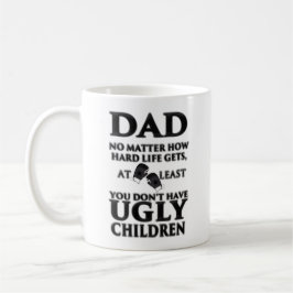 Taza fea de los niños para el papá - el día de