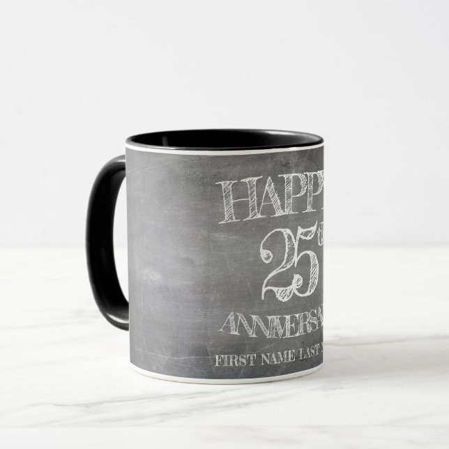 Taza Feliz 25° aniversario en la pizarra de tiza (Anverso izquierdo)
