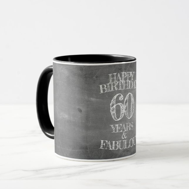 Taza Feliz cumpleaños - 60 años y fabuloso en chalkboar (Anverso izquierdo)