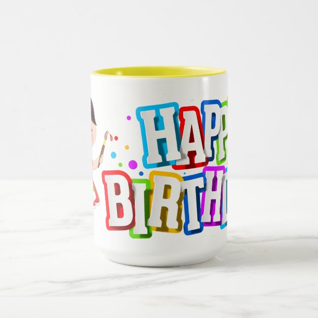 Taza Feliz cumpleaños a un artista haitiano marrón (Centro)