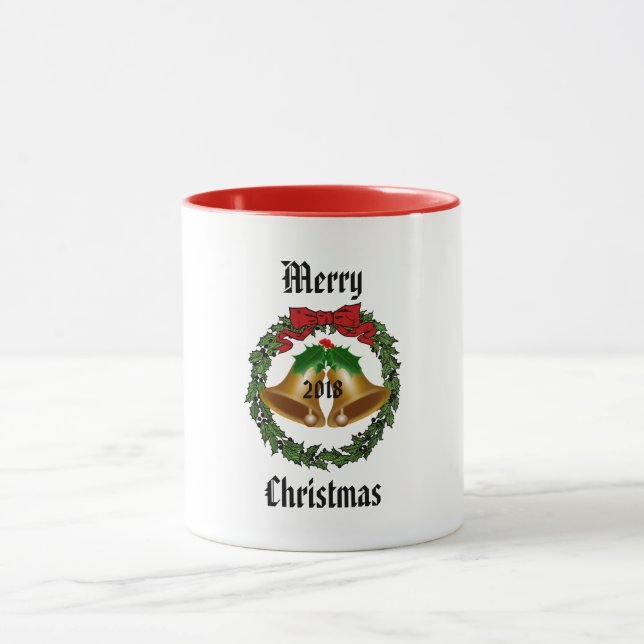 Taza Feliz cumpleaños navideño, corona y campanas (Centro)